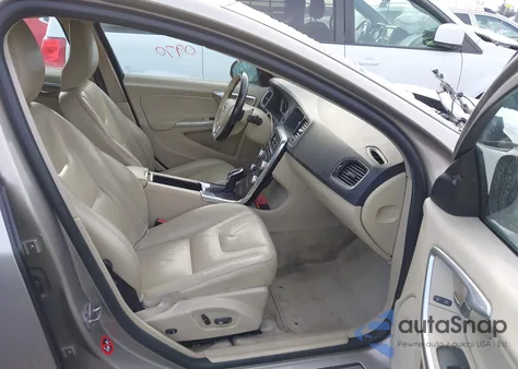 2015 Volvo V60 T5 Premier from USA, damaged, VIN YV140MEKXF1260633